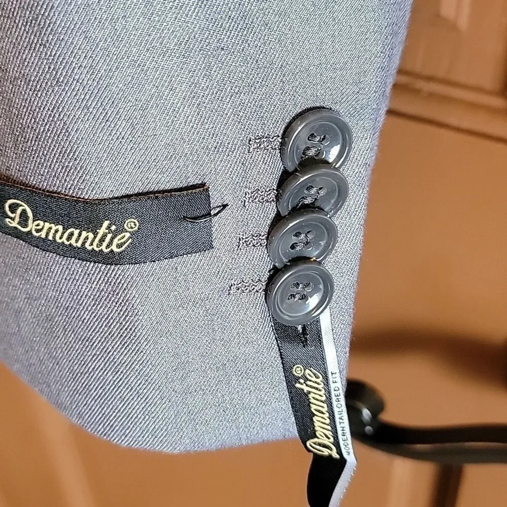 Demantie-Grey 2 button Jacket Size 42 R. NWT.